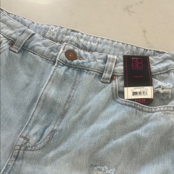 No Boundaries Women High Rise Mom Jeans, size 7 - Picture 3 of 7